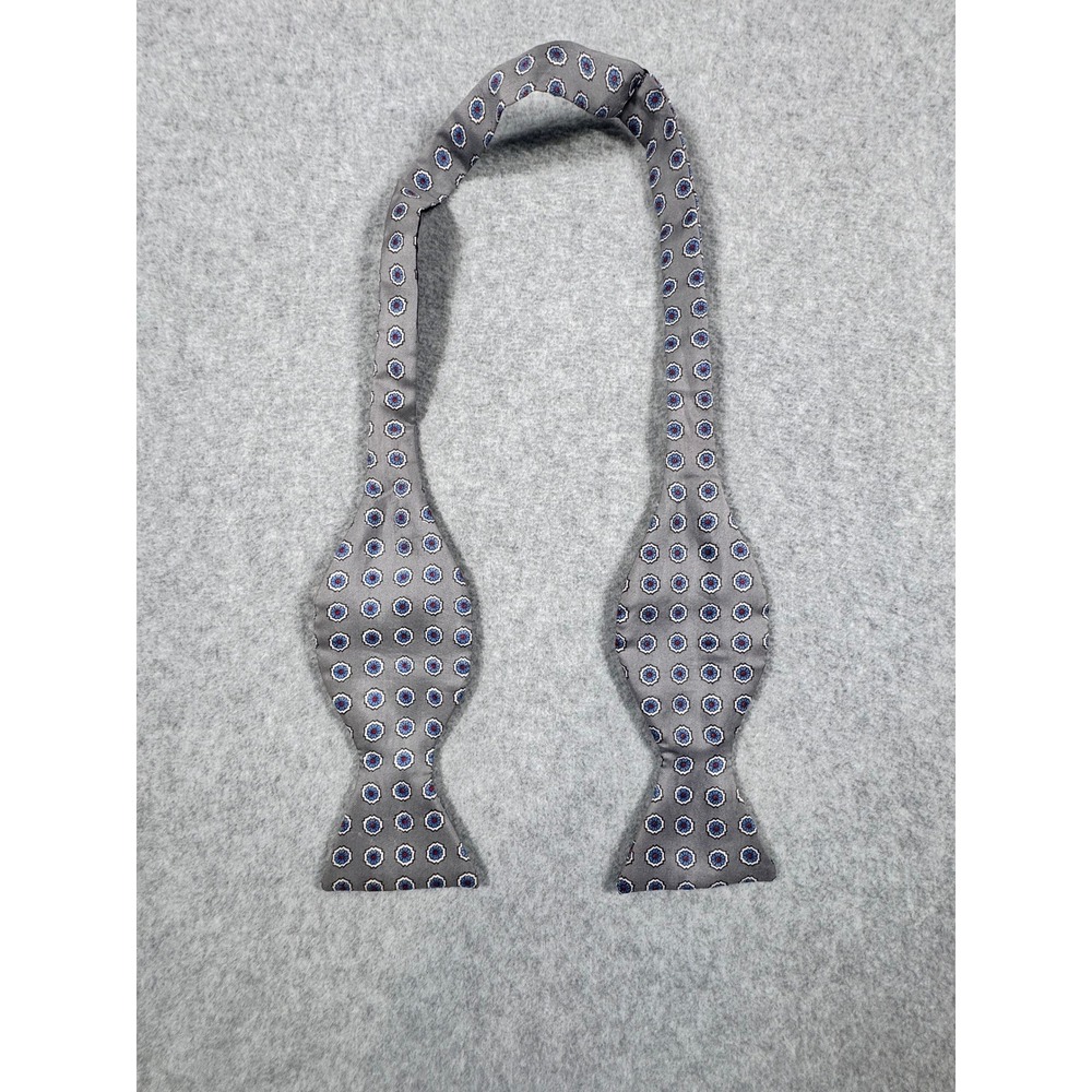 Brooks Brothers Makers Mens Grey Silk Medallion Bow Tie Printed in England